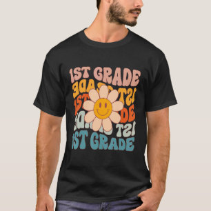 Camiseta Retro Daisy Groovy Colorful First 1rua Grade Teach