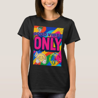 Camiseta retrô de cara sorridente colorida com boa
