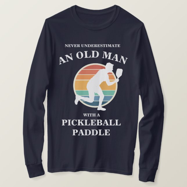 Camiseta Retrô De Jogador De Pickleball De Velho Engraçado (Frente do Design)