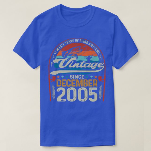 Camiseta Retro December 2005 17 Year Old Fishing Lover 17th (Frente do Design)