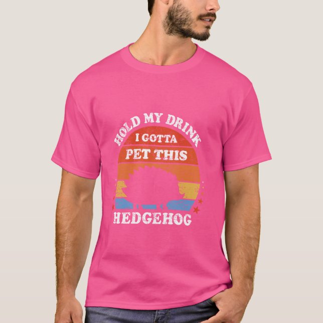 Camiseta Retrô Engraçado Segura Minha Bebida Tenho Que Pôr  (Frente)