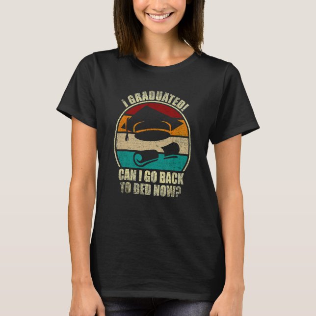 Camiseta Retro Eu Me Formei Posso Voltar Para A Cama Agora  (Frente)