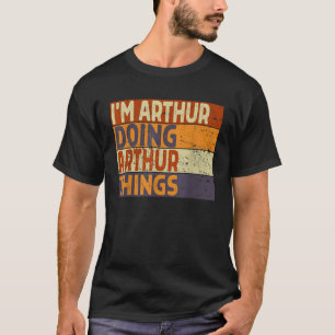 Camiseta Retro eu sou ARTHUR fazendo coisas de ARTHUR Engra