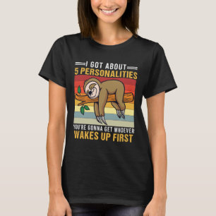 Camiseta Retro Eu Tenho Cerca De 5 Personalidades Dormindo