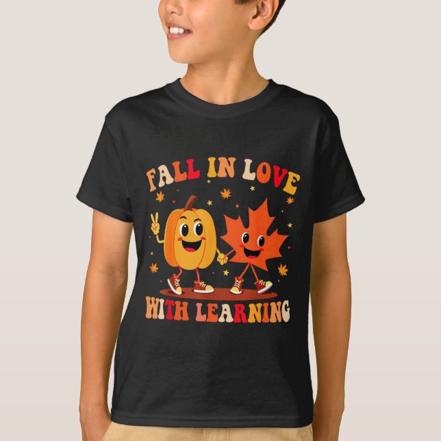 Camiseta Retro Fall In Love With Learning Autumn Pumpkin Te (Frente)