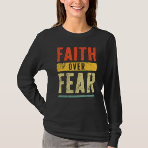 Camiseta Retro Fé Sobre o Medo Cristão