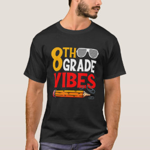 Camiseta Retro First Day Of School 8th Grade Vibes Back To 