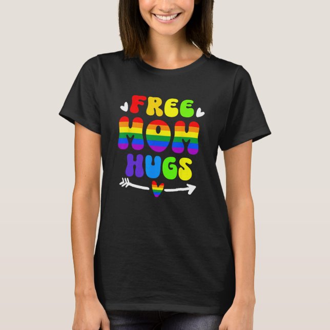 Camiseta Retro Free Mãe Abraça Rainbow LGBT Lésbica Gay Tra (Frente)