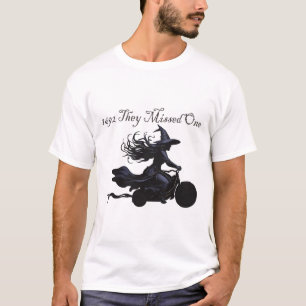 Camiseta Retro Girls Trip Salem 1692 Perderam Uma Bruxa