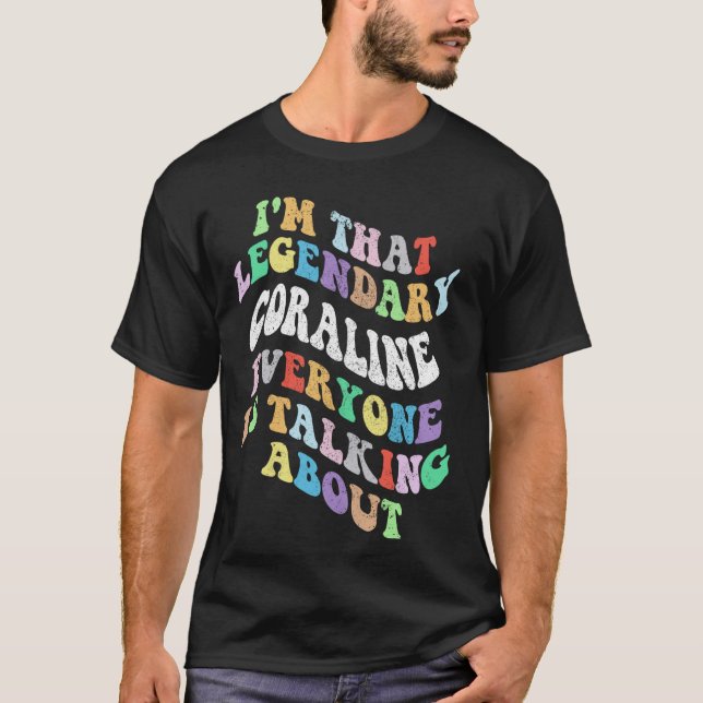 Camiseta Retro Groovy Coraline Nome Pessoal Funny Mo (Frente)