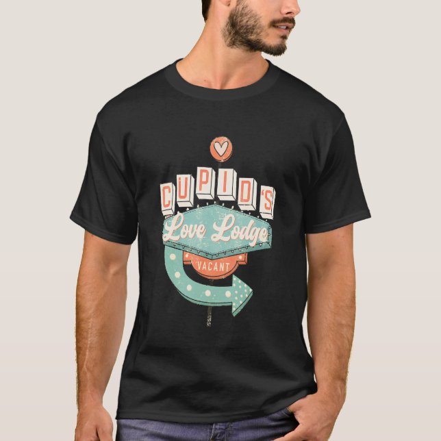 Camiseta Retro Groovy Cupidu2019s Love Lodge Valentineu2019 (Frente)
