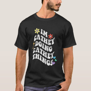 Camiseta Retro Groovy Eu sou Cathey Fazendo Coisas de Cathe