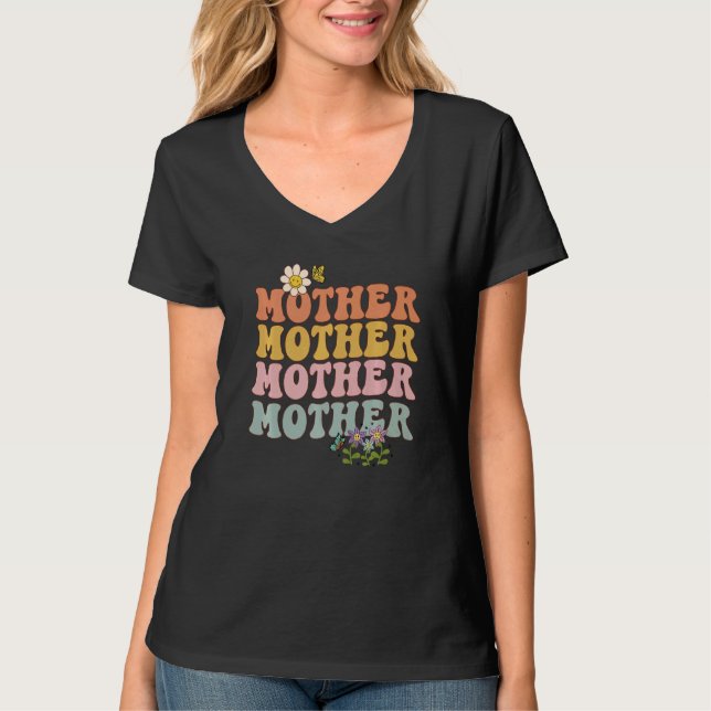 Camiseta Retro groovy Mother wavy words with flowers and bu (Frente)