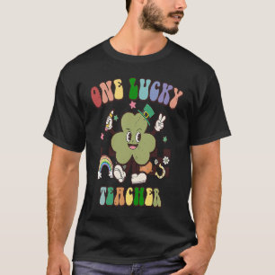 Camiseta Retro Groovy One Lucky Teacher C Shamrock Irish Ir