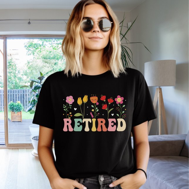 Camiseta Retro Groovy "RETIRED" – 70s Style Retirement (Criador carregado)