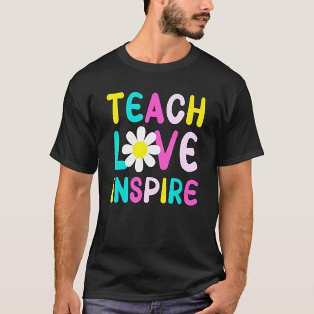 Camiseta Retro Groovy Teach Love Inspire Teacher Elementary (Frente)