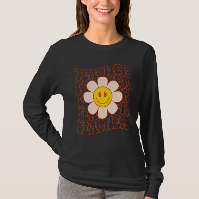 Camiseta Retro Groovy Teacher Happy Face Cute Daisy Flower  (Frente)
