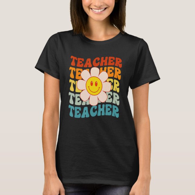 Camiseta Retro Groovy Teacher Happy Face Cute Daisy Flower  (Frente)