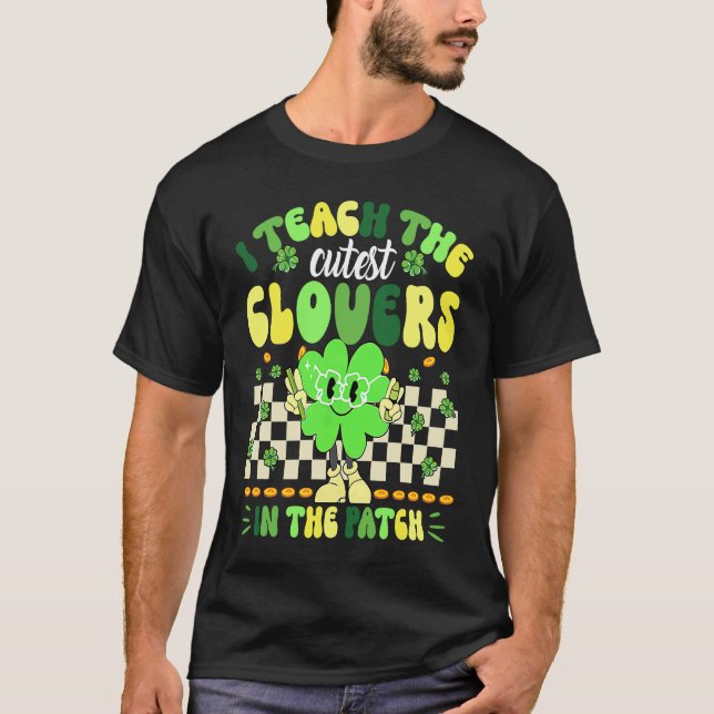 Camiseta Retro Groovy Teacher  St Patricks Day Shamrock (Frente)
