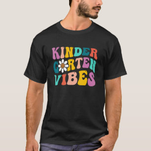 Camiseta Retro Groovy Vibrações de Jardim de Infância Color