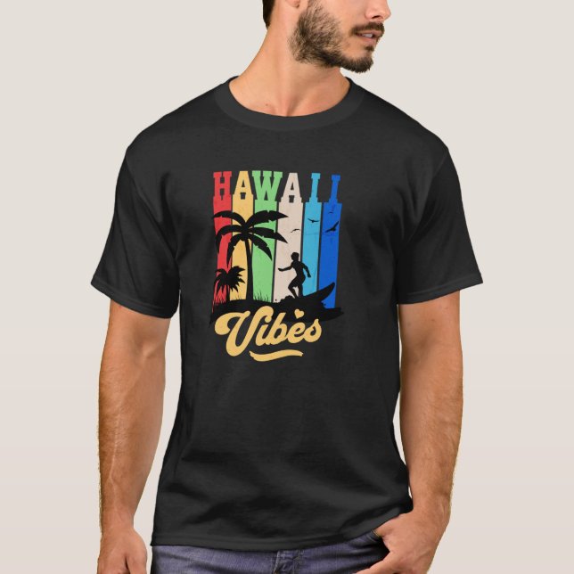 Camiseta Retro Hawaii Vibes Surfing Beach Waves Sunset Beac (Frente)