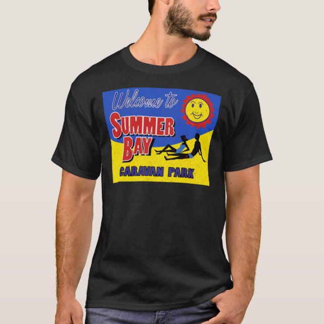 Camiseta Retro Home And Away Summer Bay Caravan Park Classi (Frente)