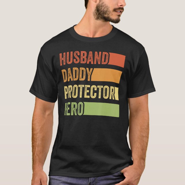 Camiseta Retro Husband Daddy Protector Hero  Fathers Day (Frente)
