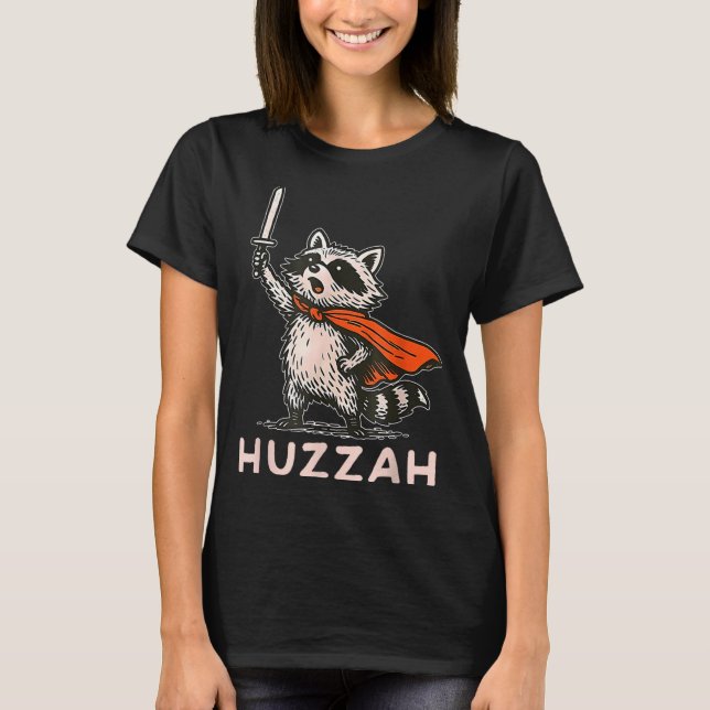 Camiseta Retro Huzzah Raccoon Knight Funny Sword Meme Quote (Frente)