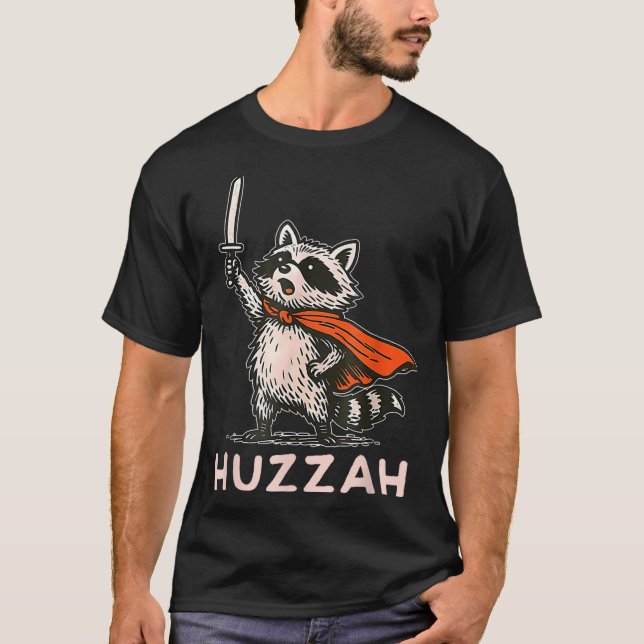 Camiseta Retro Huzzah Raccoon Knight Funny Sword Meme Quote (Frente)