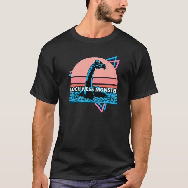 Camiseta Retro Loch Ness Monster Cryptid Nessie Vaporwave (Frente)
