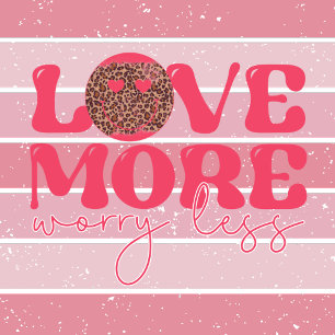 Camiseta Retro Love Mais Preocupado Menos