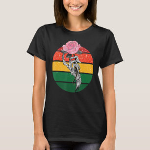 Camiseta Retro Love Skeleton Mão Segurando Ros Vermelhos Es