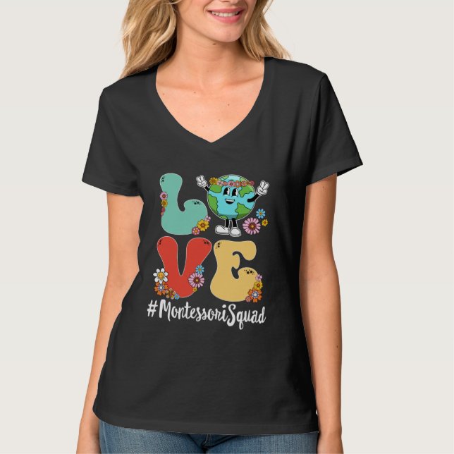 Camiseta Retro Love World Earth Day 2023 Montessori Squad (Frente)