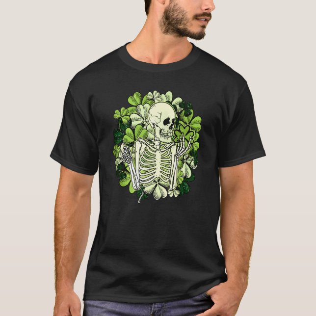 Camiseta Retro Lucky Skeleton Shamrocks C Patrick's Day Out (Frente)