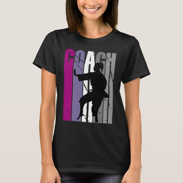 Camiseta Retro Master Karate Instructor Feminine Coach Coac (Frente)