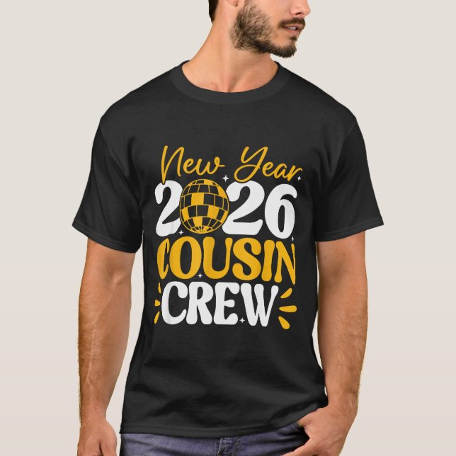 Camiseta Retro New Year 2026 Cousin Crew New Years Eve Nye  (Frente)