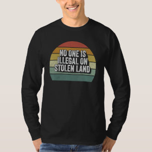 Camiseta Retro Ninguém É Ilegal Na Terra Roubada Imigrante 
