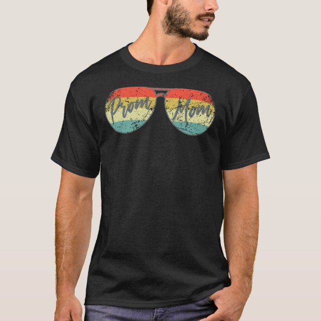 Camiseta Retro Prom Squad Moms Matching Prom Mom Dance Chap (Frente)