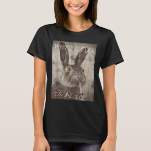 Camiseta Retro Quem É O Pé É O Coelho Engraçado Da Alice