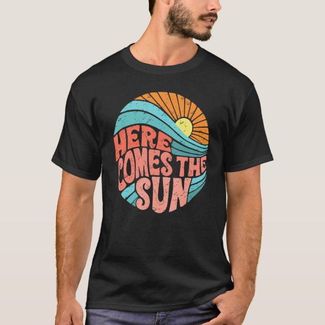 Camiseta Retro Rainbow Sunrise Vem O Sol Hippie Gi (Frente)