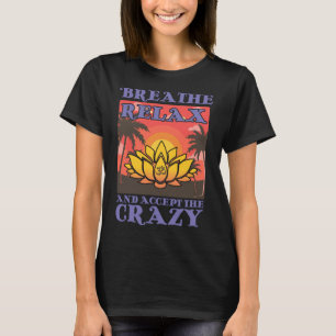 Camiseta Retro Respire Relaxe e aceite o Ioga Louco