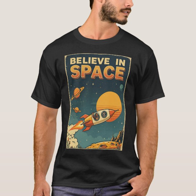 Camiseta Retro Sci-Fi Bigfoot Raccoon Believe In Space (Frente)