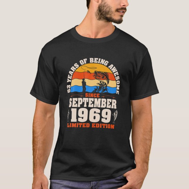 Camiseta Retro Setembro De 1969 53 Anos De Pesca Com Passe  (Frente)