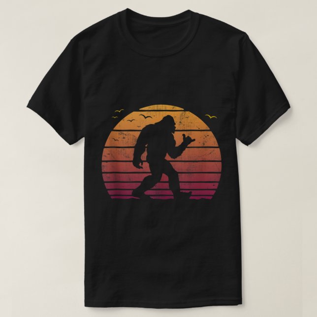 Camiseta Retro Sunset Bigfoot Shaka Design (Frente do Design)