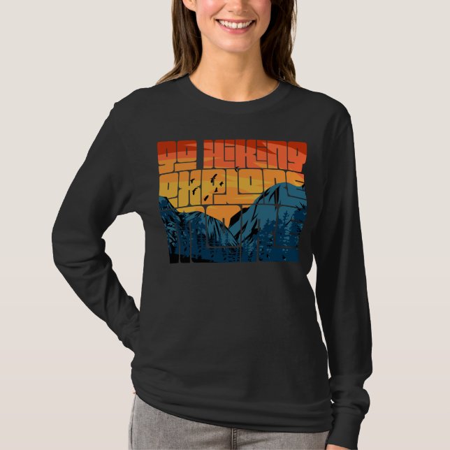 Camiseta Retro Sunset Landscape Hiking Adventure Explorar (Frente)