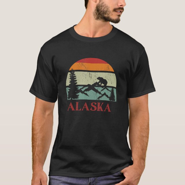 Camiseta Retro Sunset Mountains and Grizzly Bear Alaska Sou (Frente)