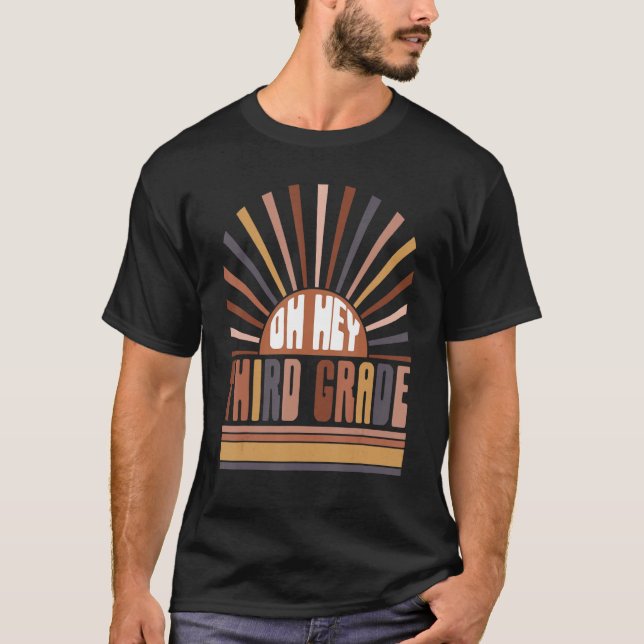 Camiseta Retro Sunset Oh Ei Terceiro Ano De Volta À Escola  (Frente)