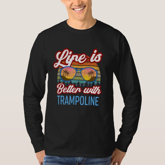Camiseta Retro Sunset Slogan Life É Melhor Com Trampolin (Frente)