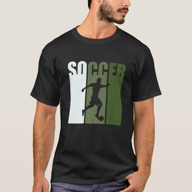 Camiseta Retro Sunset Soccer Player Green Silhouette (Frente)