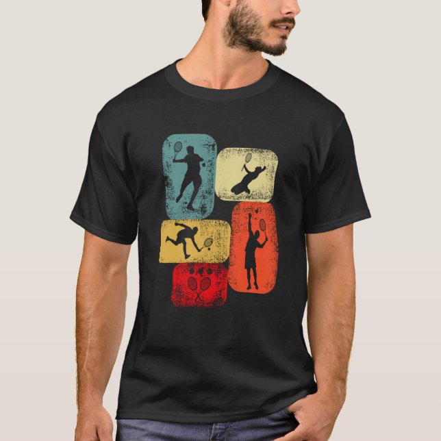 Camiseta Retro tennis player with tennis racket tennis ball (Frente)
